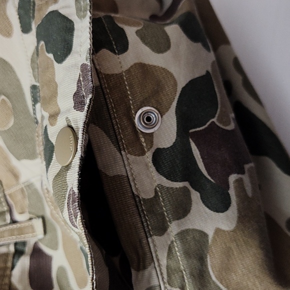 Levi Strauss & Co. Loose fit Camo Cargo Shorts. Size 40 - Picture 13 of 15